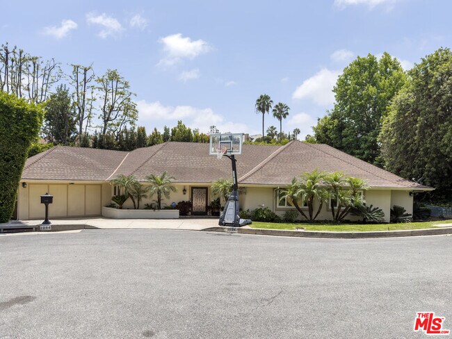 Foto del edificio - 1094 Garden Ln