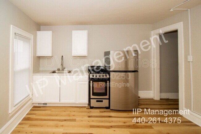 Foto del edificio - 579 Broadway Ave