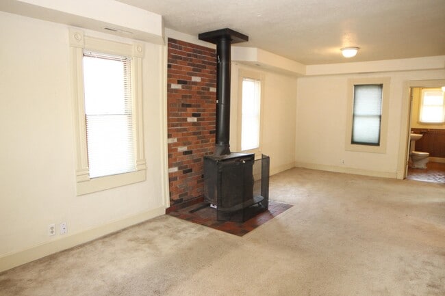 Building Photo - 406 Stover St