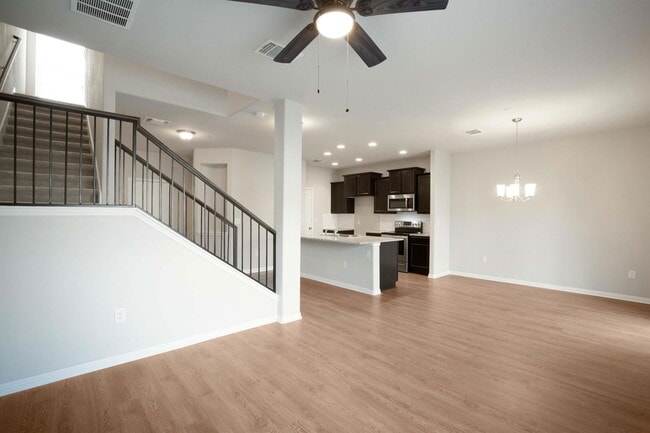 Building Photo - 516 E Slaughter Ln