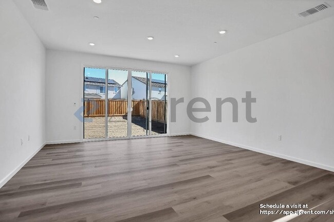 Foto del edificio - 15474 Hedges Dr