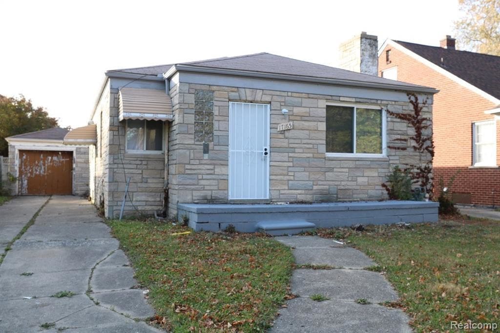 Primary Photo - 17165 Bradford Ave