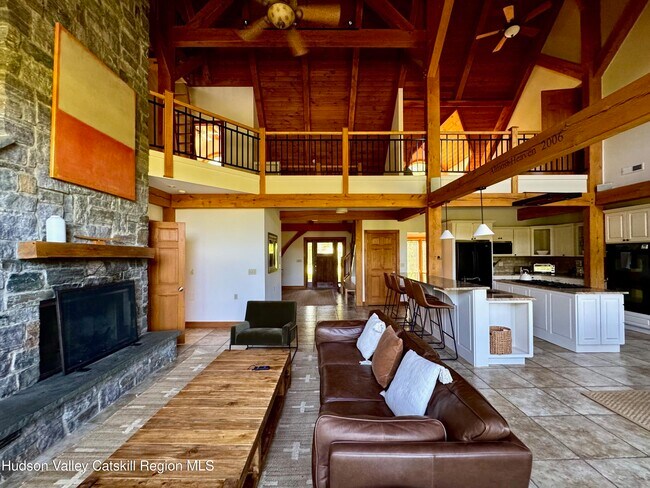 Foto del edificio - 66 Fiddlehead Ln