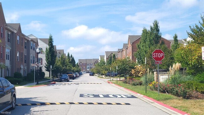 Foto del edificio - 3 br, 4 bath Townhome - 7468 Singers Way
