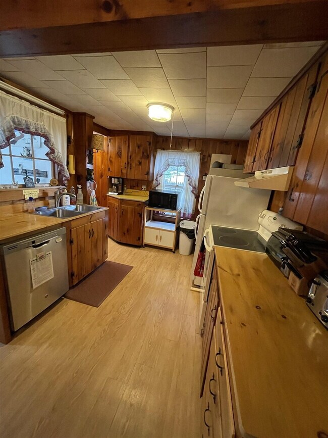 Building Photo - 73 Sebago Rd