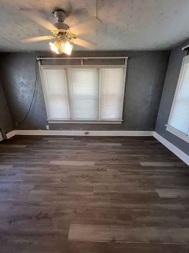 Building Photo - ALL BILLS PAID STUDIO