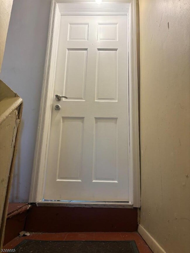 Building Photo - 84 Washington St