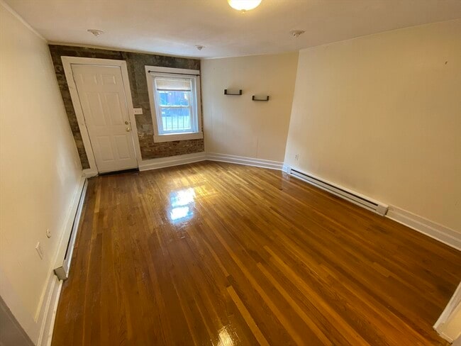 Building Photo - 15 Keswick St