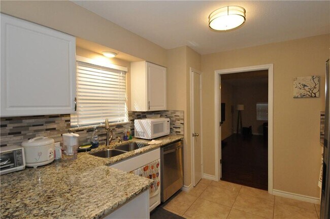 Foto del edificio - 12709 Lamplight Village Ave