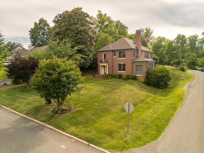 Foto del edificio - 290 Long Cres Dr