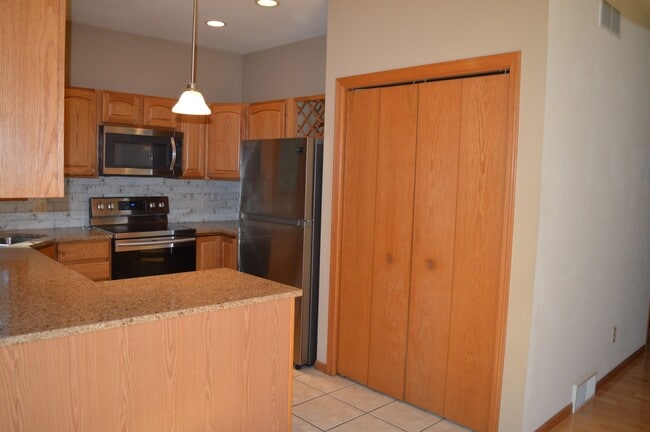 Building Photo - 4734 Bergamot Way