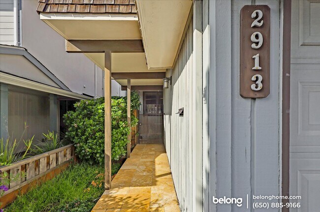 Building Photo - 2913 Bayview Dr