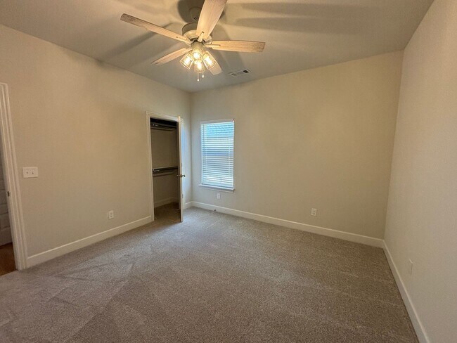 Building Photo - Brand New House!! Great Location!!