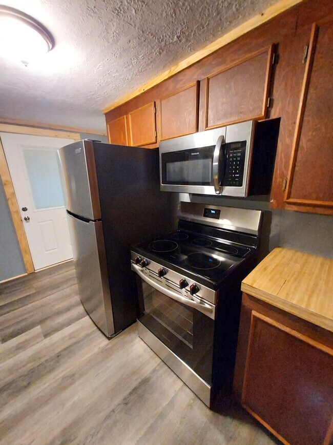 Foto del edificio - 604 Mayflower Ln