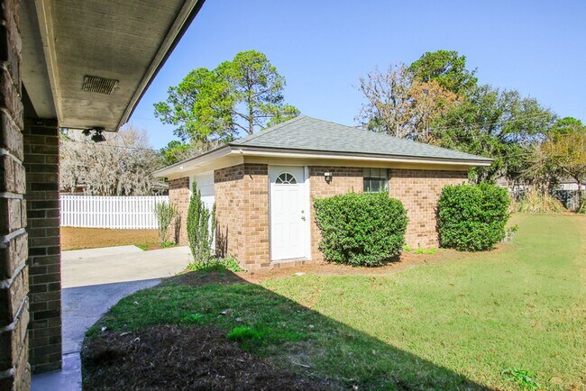 Foto del edificio - Beautiful three bedroom in Richmond Hill