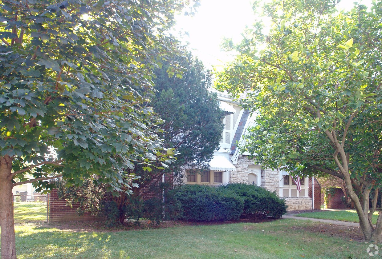 Building Photo - 1658 Wyandotte Rd
