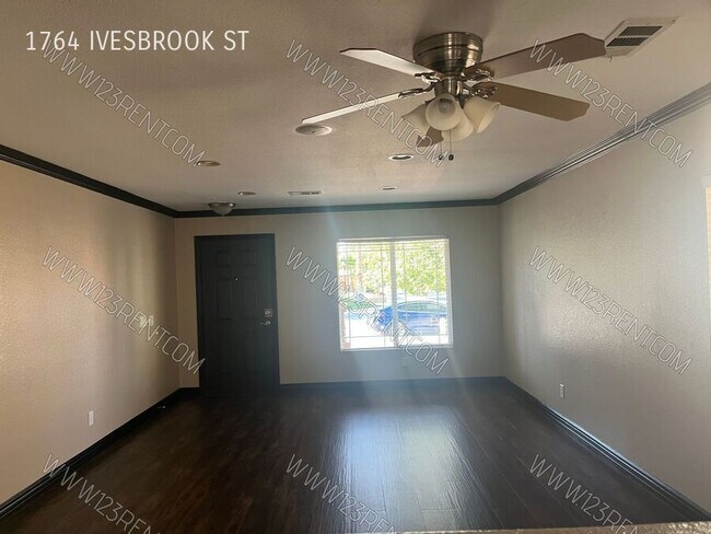 Foto del edificio - 1764 E Ivesbrook St