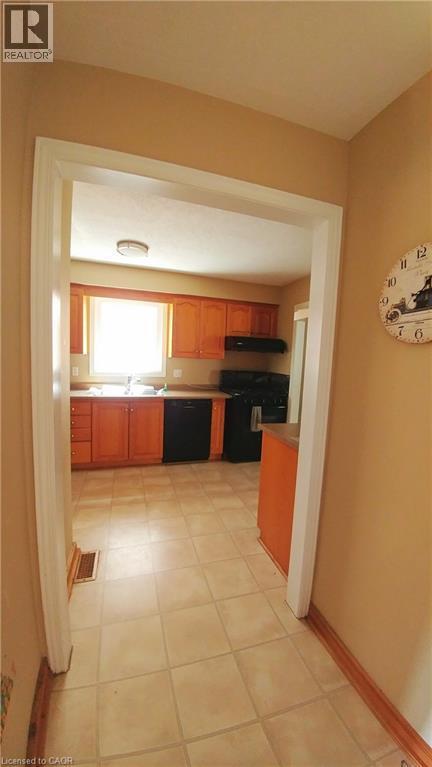 Building Photo - 206 Northmanor Crescent