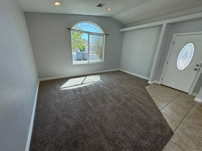 Foto del edificio - Quail Lake Estates!  Pet Friendly!!