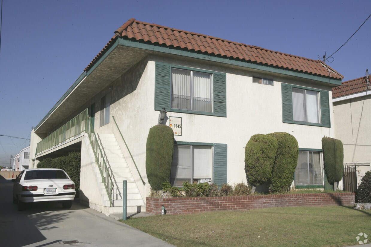 Primary Photo - 1645 W 219th St