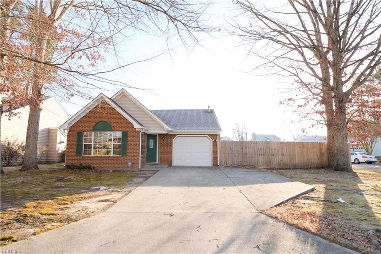 Foto principal - 100 Bridle Lane Newport News VA 23608
