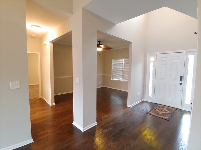 Building Photo - 830 Rock Elm Dr