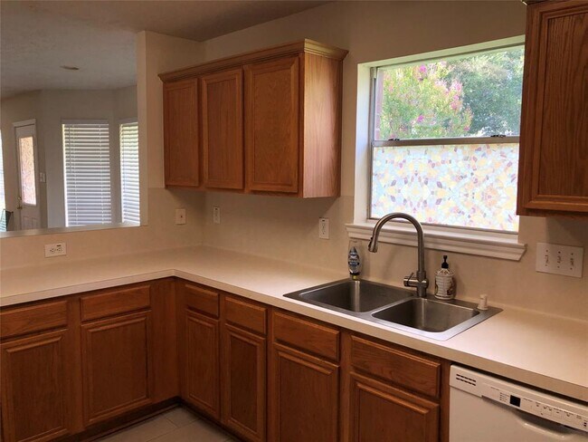 Foto del edificio - 22522 Holly Lake Dr