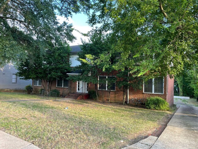 Foto del edificio - Just Remodeled 2 Bed, 1 Bath Home