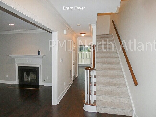Foto del edificio - Now Available – Stunning 2-Bedroom Townhom...