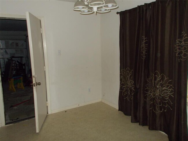 Building Photo - 16034 Old River Rd