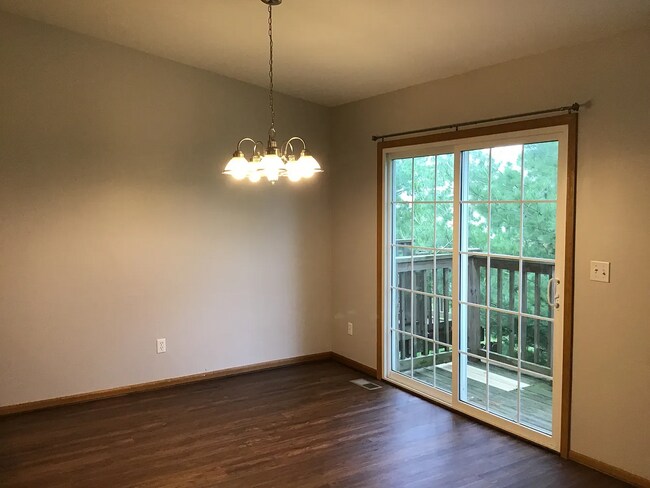 Foto del edificio - 651 Sterling Ct