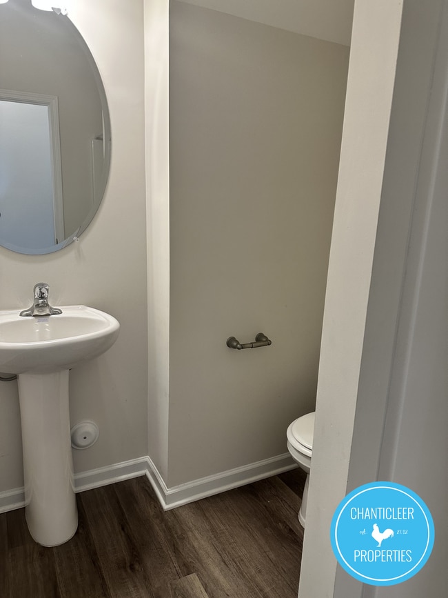 Building Photo - 2528 Reynolds Dr