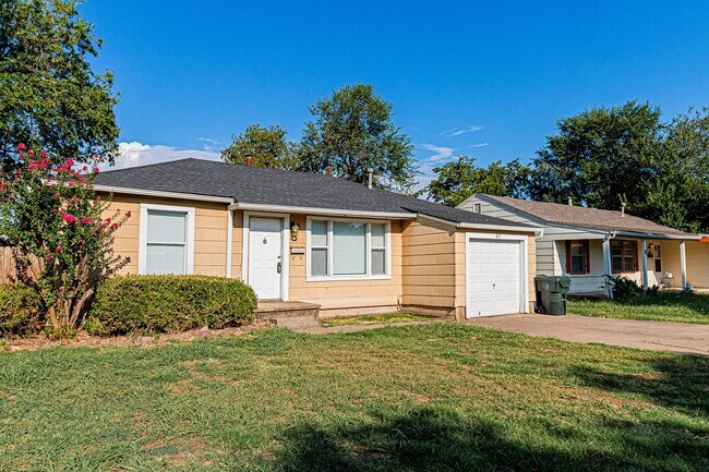 Foto del edificio - 3 Bed 1.5 Bath in Midwest City! Half off o...
