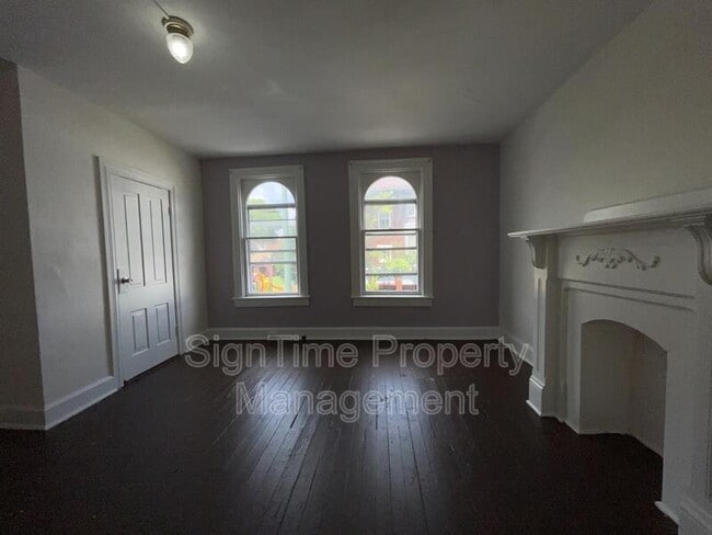 Building Photo - 111 East Washington St - 2nd Fl
