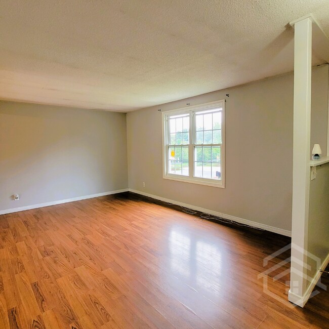 Photo du bâtiment - 4 Bedroom House in Springford!!