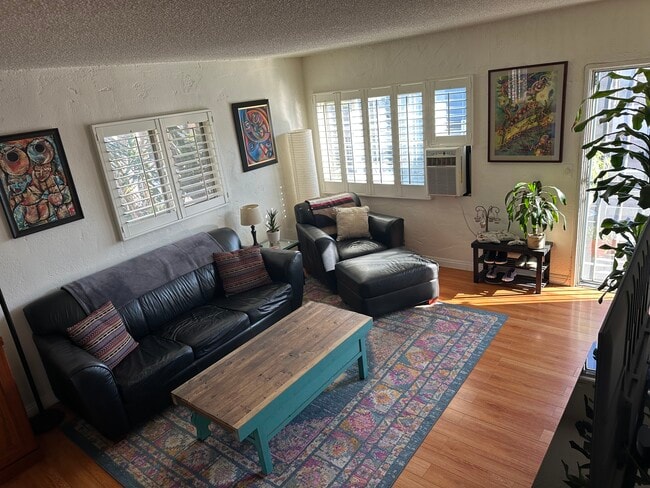 Living Room - 42 20th Ave
