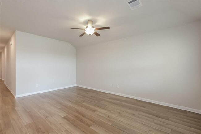 Foto del edificio - 1014 Round Bale Rd