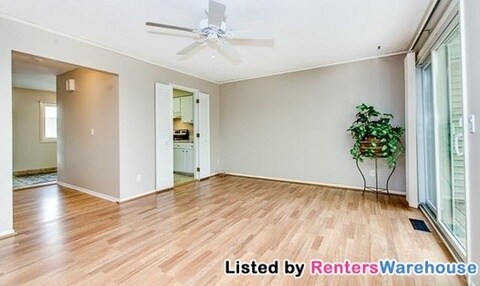 Fotografía del edificio - 7575 Whitney Dr