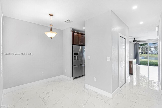 Foto del edificio - 3 br, 2.5 bath Townhome - 2853 SE 1st Dr