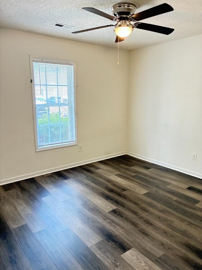 Foto del edificio - 4202 Thistle Dr NW