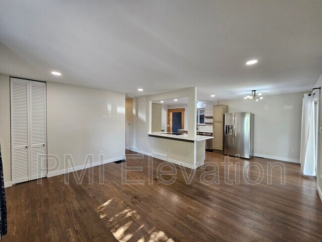 Building Photo - 7770 S Kit Carson Dr
