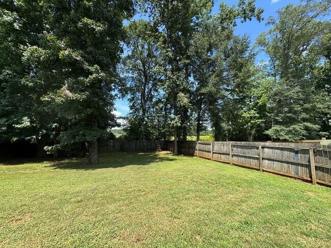 Foto del edificio - Fenced yard in Toney