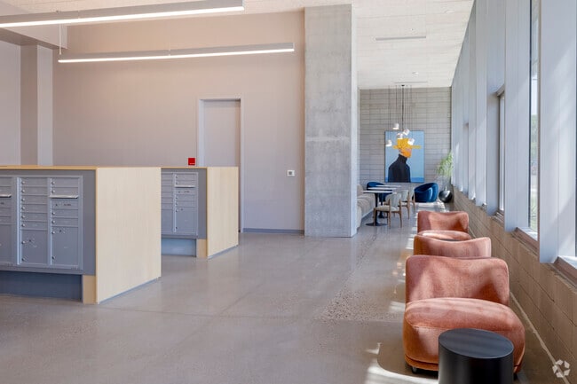 Lobby Coworking Area & Mailroom - PALMTower