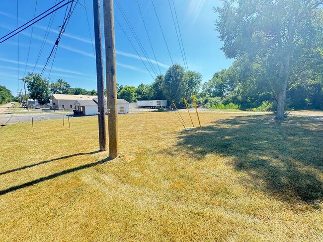 Building Photo - Very Nice Office space near Kannapolis w/ ...