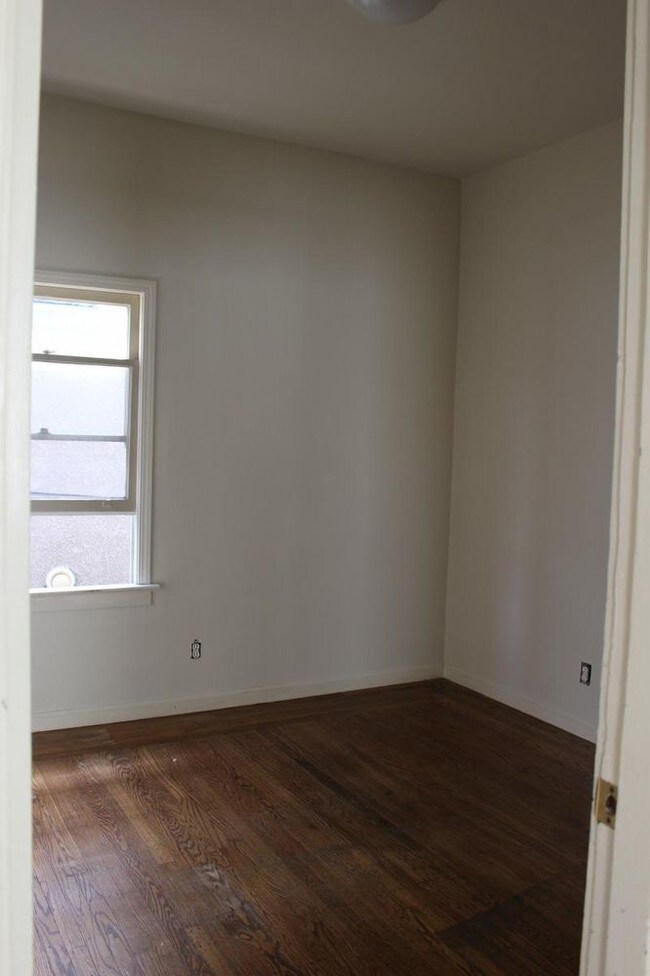 Foto del edificio - 5235 Bancroft Ave - A