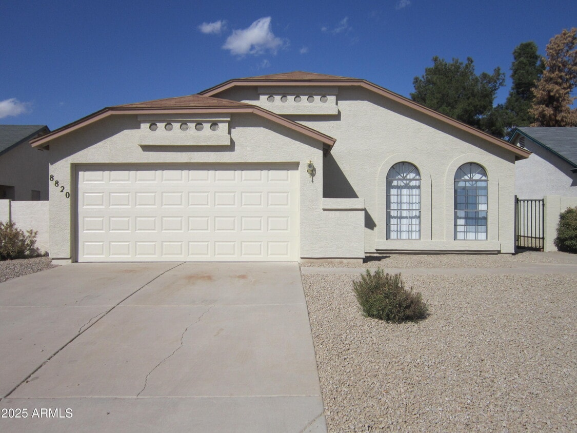 Primary Photo - 8820 W Greenbrian Dr