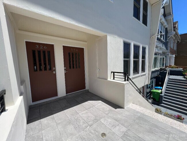 Building Photo - 326 21st Ave