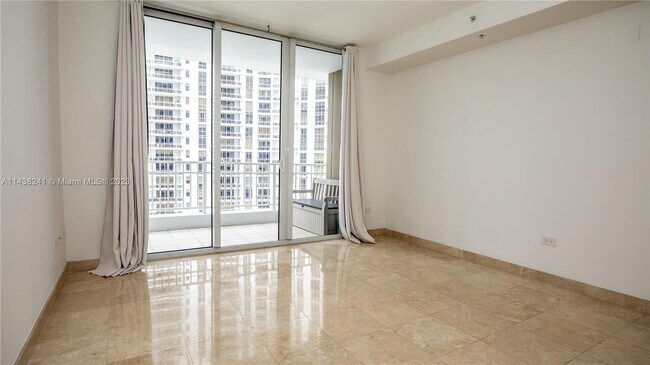 Foto del edificio - 801 Brickell Key Blvd