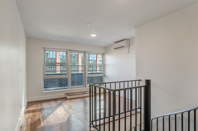 Building Photo - 120 S 4th St