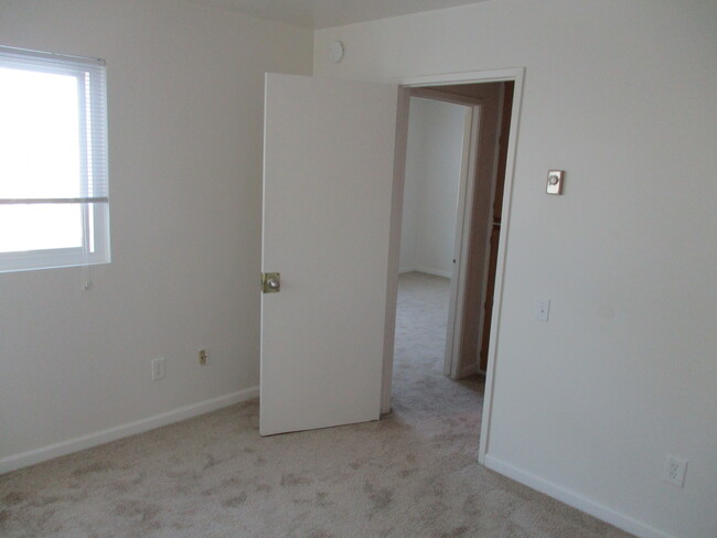 Building Photo - 5188 Balboa Arms Dr